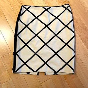 White House Black Market size 2 white and black skirt